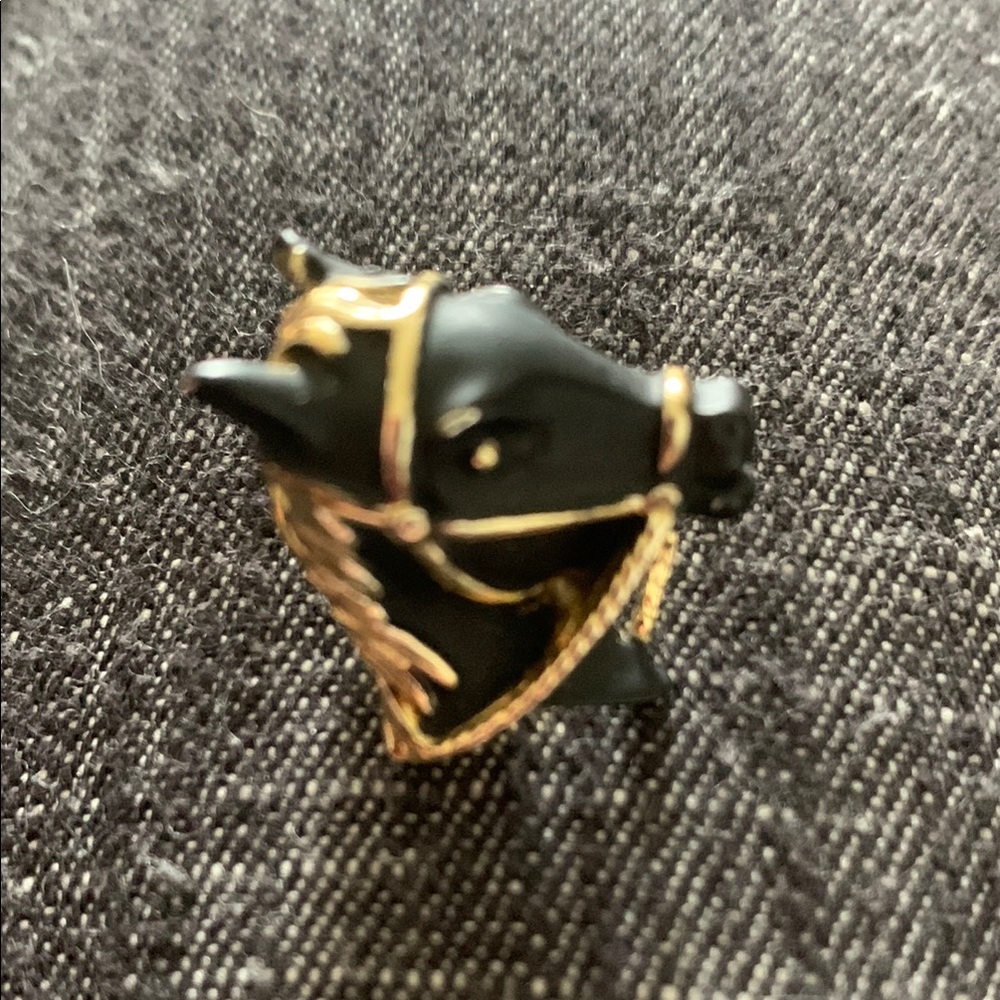 Elegant Black and Gold Horse Head Pin